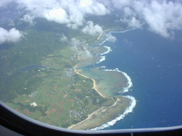飛行機からの南の島