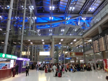バンノク国際空港は青のイメージ