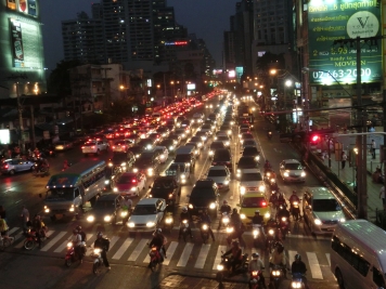 バンコク都は大渋滞...